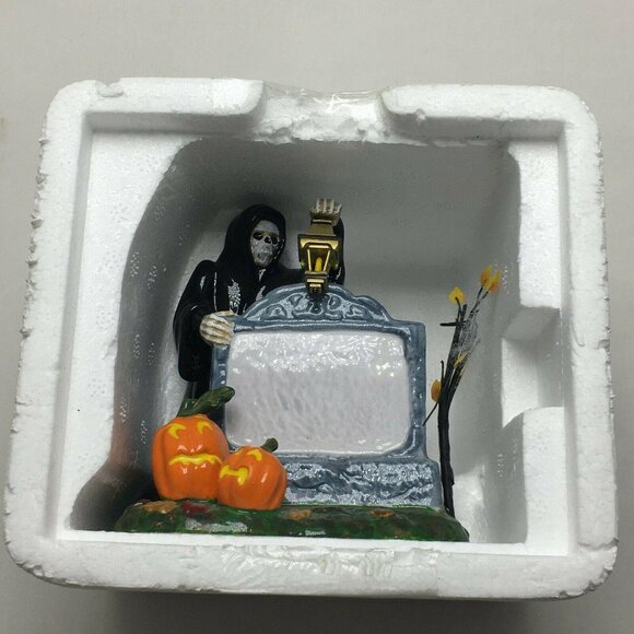 Department 56 Halloween Series Village Accessories Sign #56.53044 - Picture 5 of 9